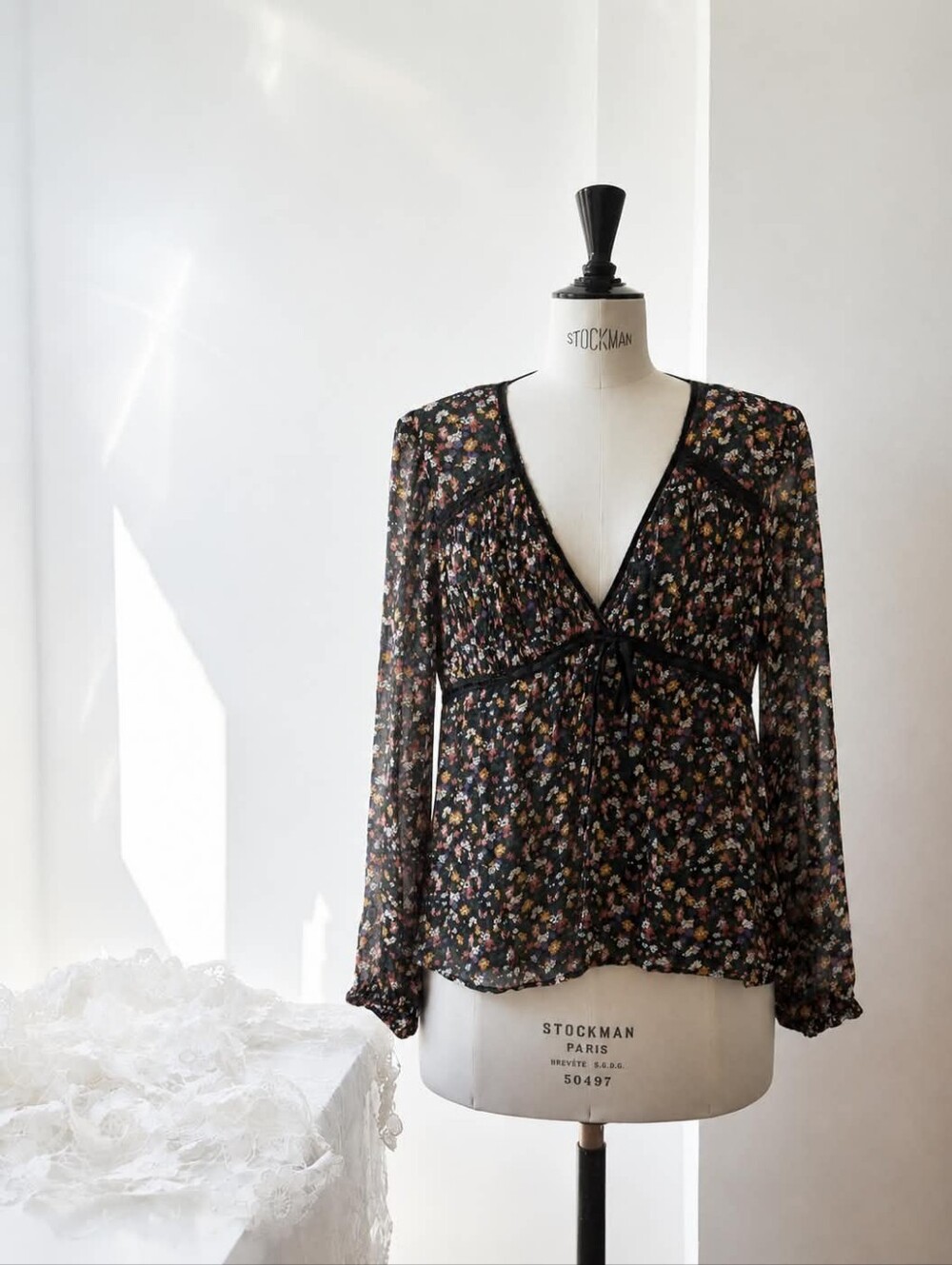 Lucky Brand Black Floral V-Neck Tie-Front Blouse